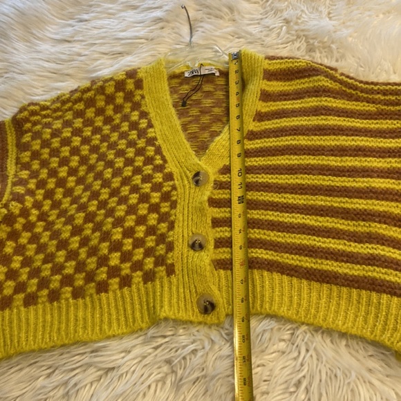 ZARA Sweater size M length 19” bust 48” see photos for colors front buttons - Picture 10 of 12